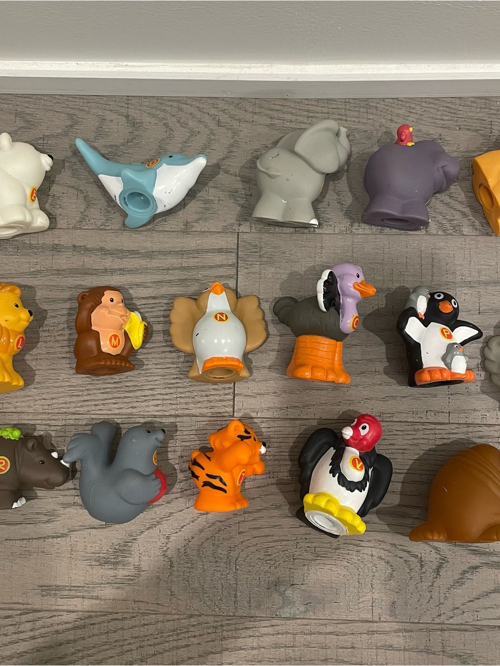 16 Fisher Price Little People Alphabet Animals - Picture 4 of 12